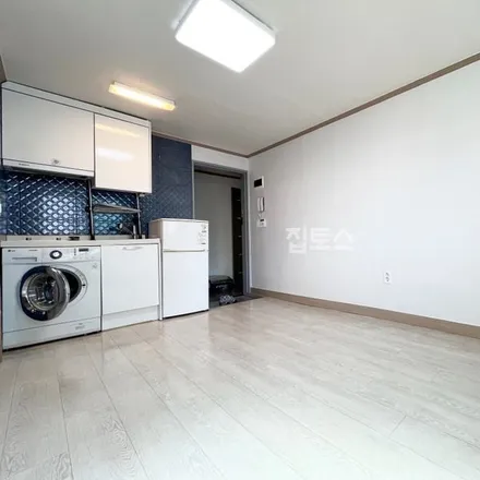 Image 2 - 서울특별시 광진구 군자동 352-10 - Apartment for rent