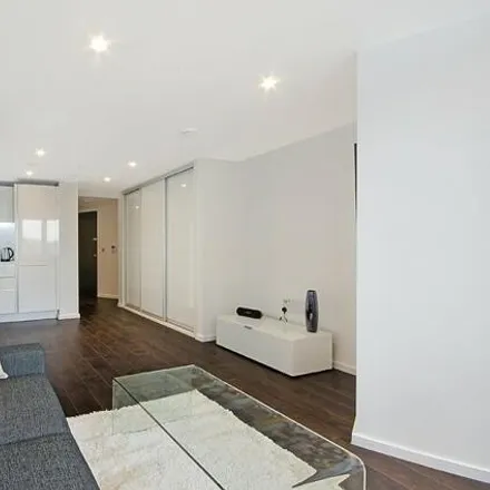 Image 2 - Shoreditch Heights, 105 Britannia Walk, London, N1 7RH, United Kingdom - Apartment for rent