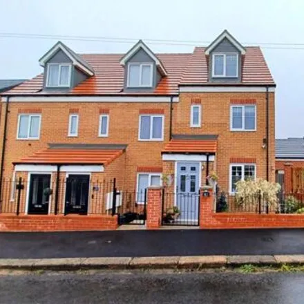 Buy this 3 bed townhouse on Hillside Road in Coundon, DL14 8PR