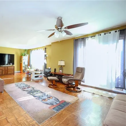 Image 3 - 73 Gardenia Lane, New York, NY 10314, USA - Condo for sale