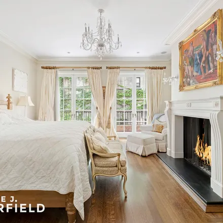Rent this 6 bed townhouse on 226 East 68th Street in New York, NY 10065