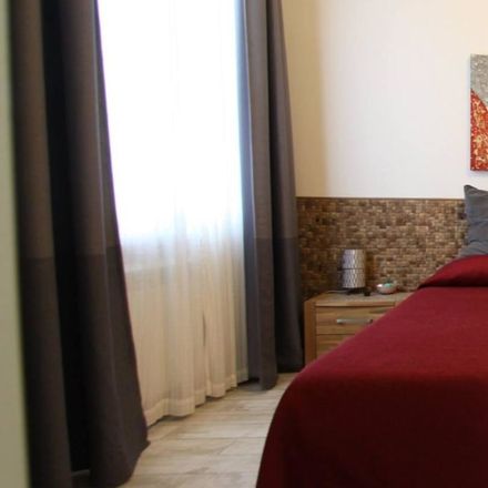 Rent this 3 bed room on Via Genova in 510, 19123 La Spezia SP