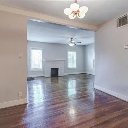 Image 9 - Paper Street Cross Fit, West Dallas Street, Houston, TX 77260, USA - House for rent