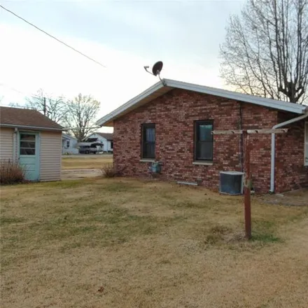 Image 3 - 726 East Olive Street, Du Quoin, IL 62832, USA - House for sale