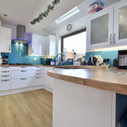 Image 6 - Dudley Close, Leicester, LE5 2FG, United Kingdom - Townhouse for sale