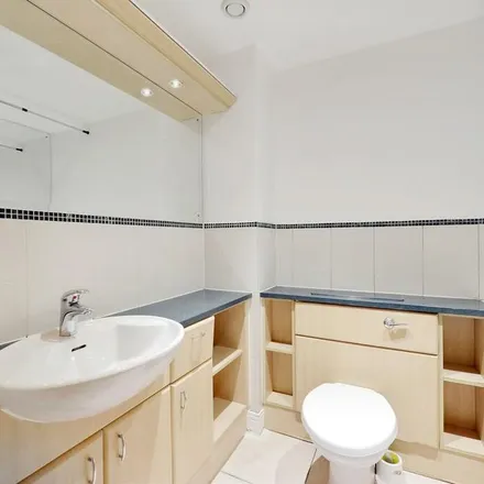 Rent this 2 bed apartment on Oakeford House in 72 Russell Road, London