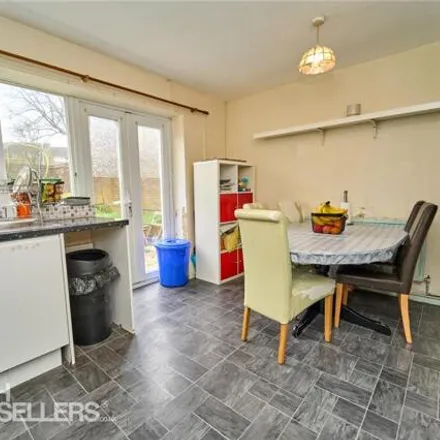 Image 5 - Ninian Road, Piccotts End, HP2 6NB, United Kingdom - House for sale