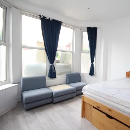 Rent this studio apartment on Ash Grove in London, NW2 3LL