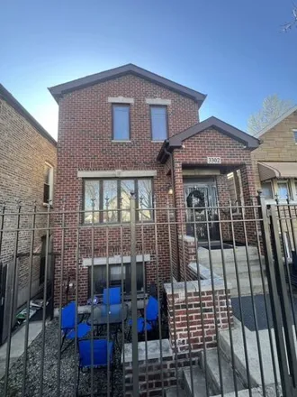 Image 2 - 3302 South Seeley Avenue, Chicago, IL 60608, USA - House for sale