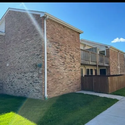 Buy this 1 bed condo on 1920 Kenilworth Circle in Hoffman Estates, Schaumburg Township