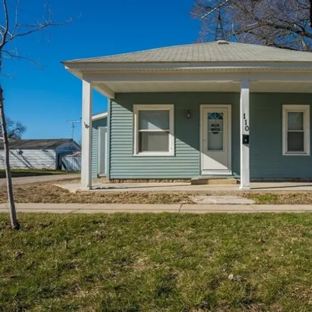 Buy this 2 bed house on 162 17th Street Northeast in Mason City, IA 50401