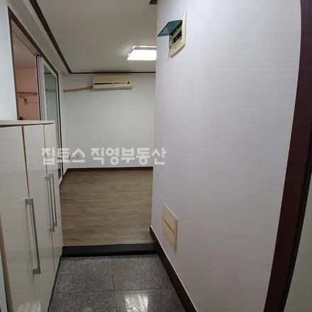 Rent this 3 bed apartment on 서울특별시 강남구 역삼동 622-22