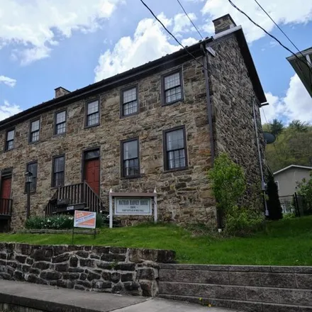 Image 1 - 400 South Water Street, Mill Hall, Clinton County, PA 17751, USA - House for sale