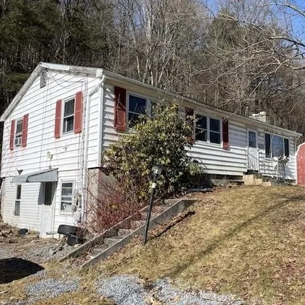 Buy this 3 bed house on 2682 U.S. Route 7 in Pownal, Bennington County