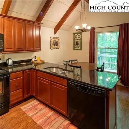 Image 5 - 509 Charter Hills Road, Beech Mountain, NC 28604, USA - House for sale