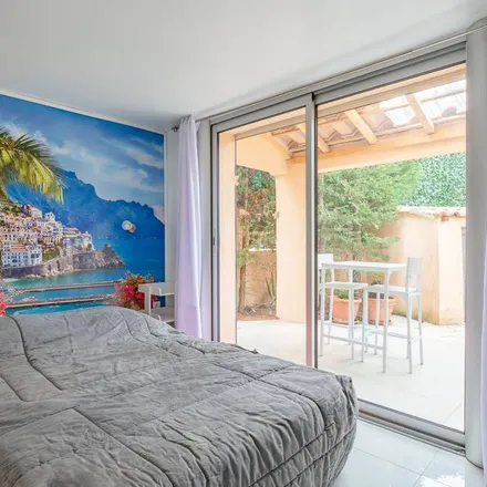 Rent this 3 bed house on Théoule-sur-Mer in D 6098, 06590 Théoule-sur-Mer