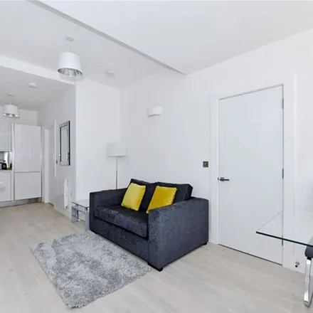 Rent this 1 bed apartment on Reading Town Centre in Gills Estates, King's Road