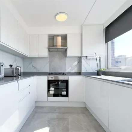 Image 4 - Lords View (2-83), Oak Tree Road, London, NW8 7HG, United Kingdom - Room for rent