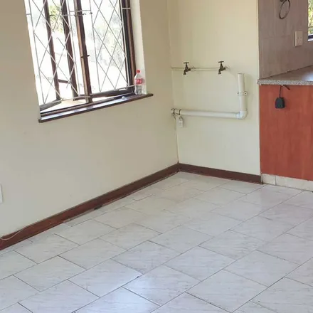 Image 2 - Hudd Road, Athlone Park, Umbogintwini, South Africa - Apartment for rent