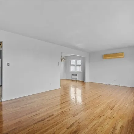 Image 2 - 125-12 135th Avenue, New York, NY 11420, USA - Apartment for rent