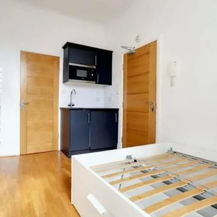 Rent this studio apartment on 208 Mile End Road in London, E1 4LD