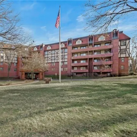 Buy this 2 bed condo on 2880 Grand Avenue in Des Moines, IA 50312