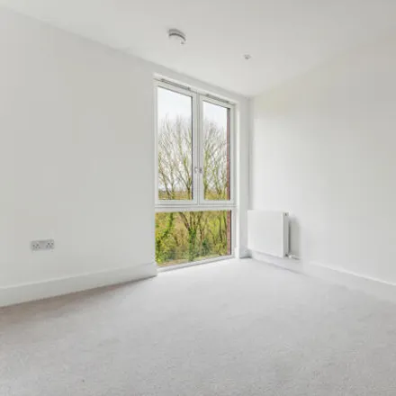Image 4 - 19 Lion Green Road, London, CR5 2NL, United Kingdom - Apartment for rent