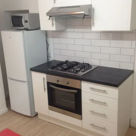 Rent this 1 bed apartment on Royal Park Mount in Leeds, LS6 1HP