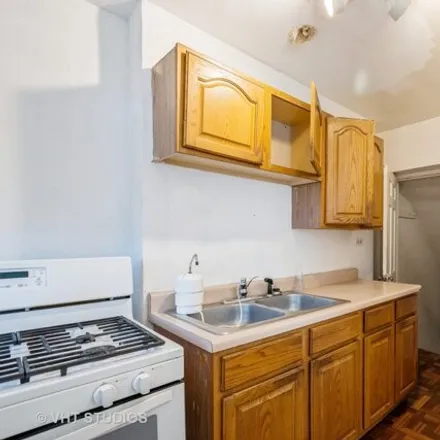 Image 5 - 8456 South Bennett Avenue, Chicago, IL 60617, USA - Townhouse for sale