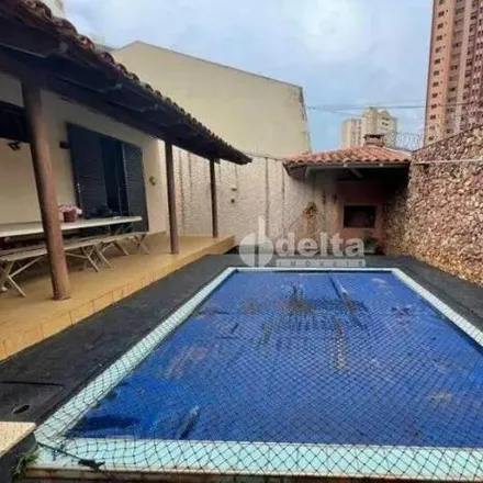 Rent this 5 bed house on Rua Fernando Costa in Tabajaras, Uberlândia - MG