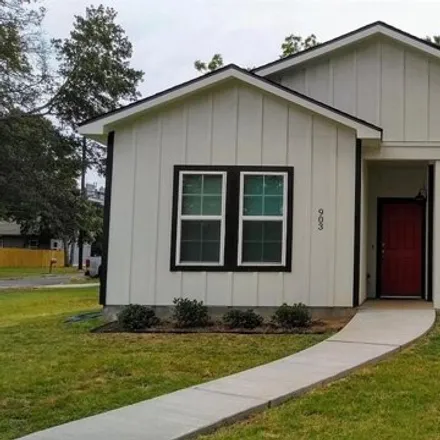 Rent this 3 bed house on 422 Gibbs Street in Navasota, TX 77868
