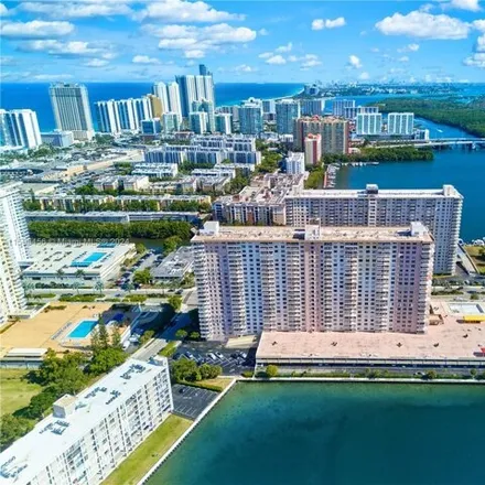 Image 4 - Winston Towers 200, 251 Northeast 174th Street, Sunny Isles Beach, FL 33160, USA - Condo for sale