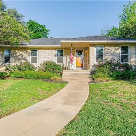 Buy this 4 bed house on 275 East 9th Avenue in Belton, TX 76513
