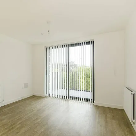 Image 5 - Stepping logs, Booth Road, London, E16 2FW, United Kingdom - Apartment for rent