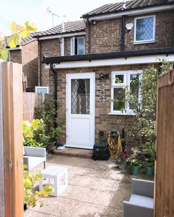 Rent this 1 bed townhouse on Yew Avenue in London, UB7 8PZ