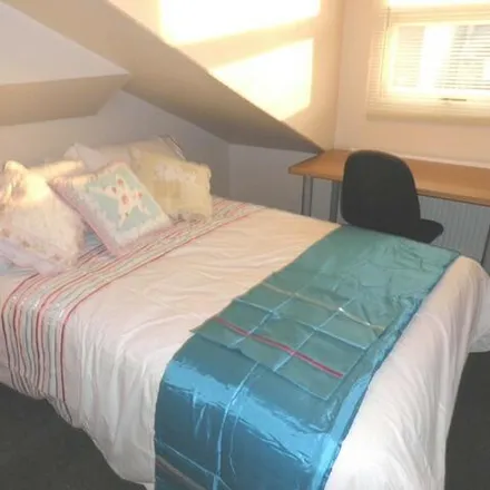 Rent this 7 bed townhouse on University of Birmingham Selly Oak Campus in Fox Hill Close, Selly Oak