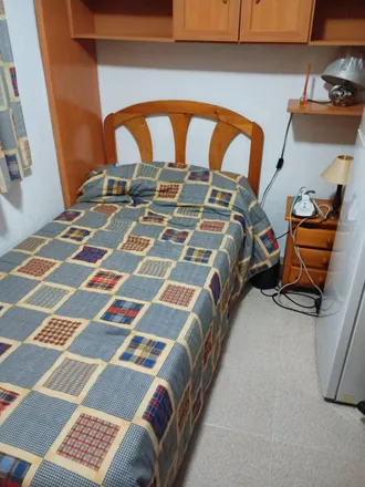 Rent this 2 bed room on Carrer de Berenguer Mallol in 17, 46023 Valencia