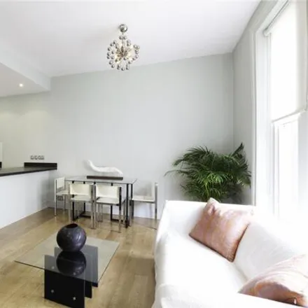 Rent this 1 bed room on 105-107 Talbot Road in London, W11 1JR