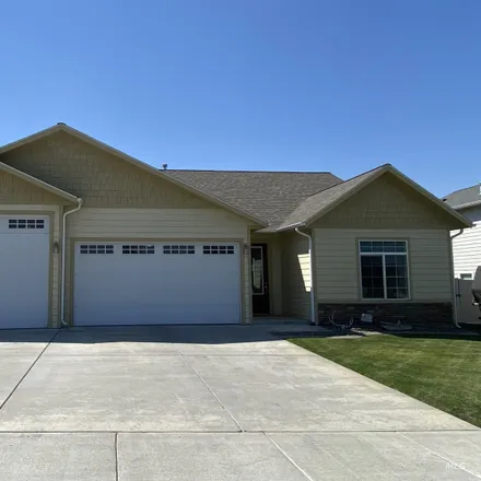 Buy this 3 bed house on 3128 Cherry Tree Circle in Lewiston, ID 83501