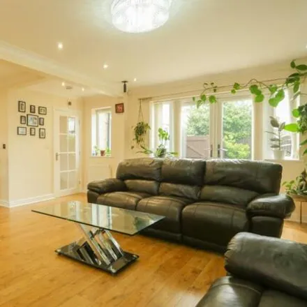 Image 5 - Orchard Drive, Farsley, LS28 7FH, United Kingdom - House for sale