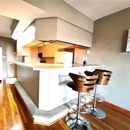 Image 3 - 2680 East 19th Street, New York, NY 11235, USA - Condo for sale