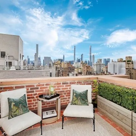 Image 2 - 30 East 76th Street, New York, NY 10021, USA - Condo for sale