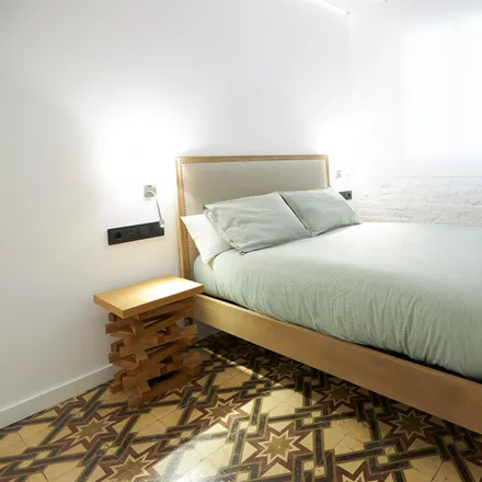Rent this 2 bed apartment on Madrid in Paseo de la Reina Cristina, 20