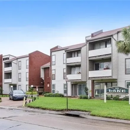 Buy this 2 bed condo on 1161 Lake Avenue in Metairie, LA 70005