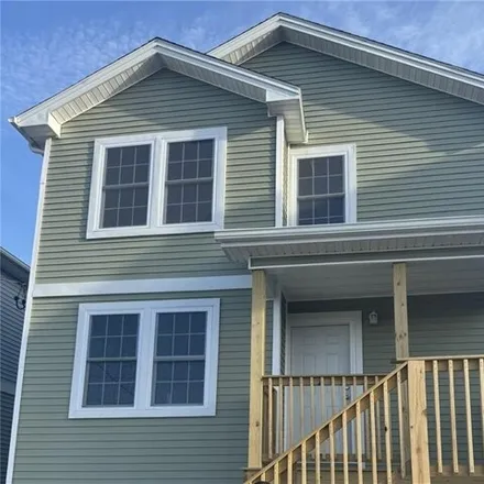 Rent this 3 bed apartment on Big Blue Bug Solutions in O Connell Street, Providence