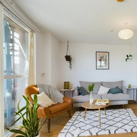 Rent this 2 bed apartment on Finsbury Court in Queensland Road, London
