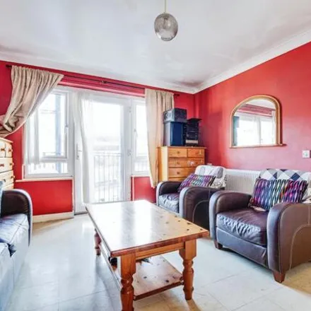 Image 3 - 3-33 Woodger Road, London, W12 8NW, United Kingdom - Apartment for sale