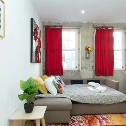 Rent this 1 bed apartment on Ourivesaria Pinheiro in Rua de Santo Ildefonso, 4000-382 Porto