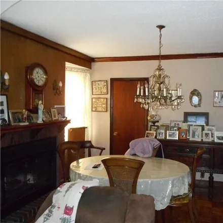 Image 5 - 557 Van Cortlandt Park Avenue, Lowerre, City of Yonkers, NY 10705, USA - House for sale