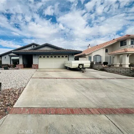 Image 3 - 13447 Sea Gull Drive, San Bernardino County, CA 92395, USA - House for sale